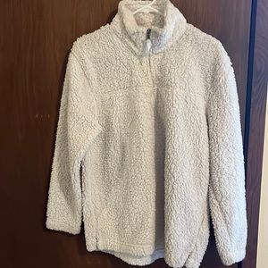 Cozy oversized women’s fleece pullover